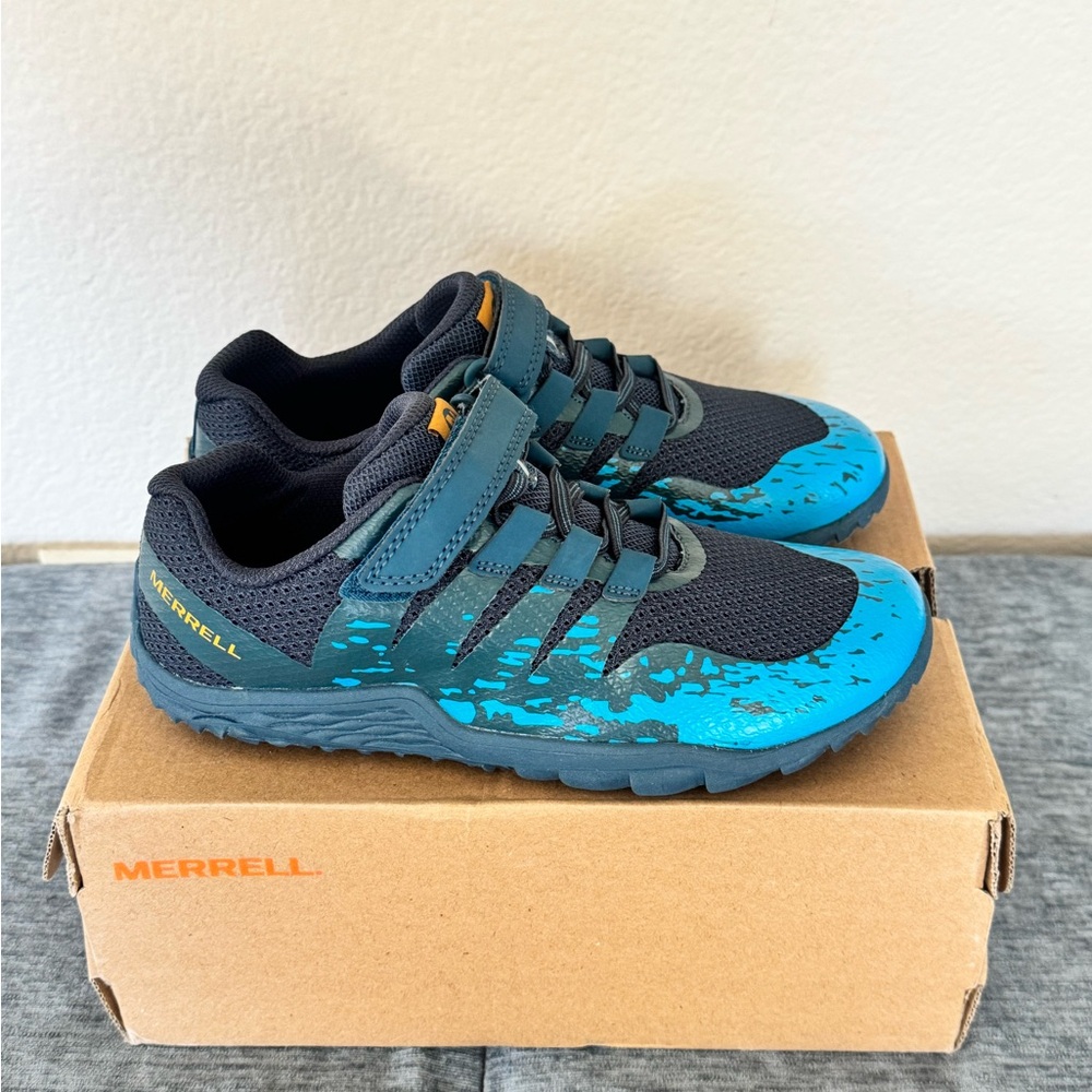 Merrell Unisex-Child Trail Glove 5 HIKING Sneaker - Size 3.5 (Big Boys)